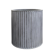 Load image into Gallery viewer, ribbed ray planter (medium)