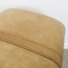 Load image into Gallery viewer, baxter's bench - caramel leather