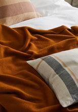 Load image into Gallery viewer, my nevis throw - spice