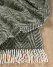 Load image into Gallery viewer, my magnus throw - olive