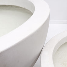 Load image into Gallery viewer, rob's round planter - white (medium)