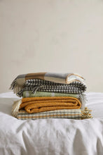 Load image into Gallery viewer, my magnus throw - amber