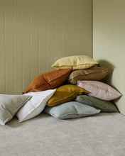 Load image into Gallery viewer, my como cushion - blush