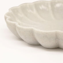 Load image into Gallery viewer, the flora marble dish - large
